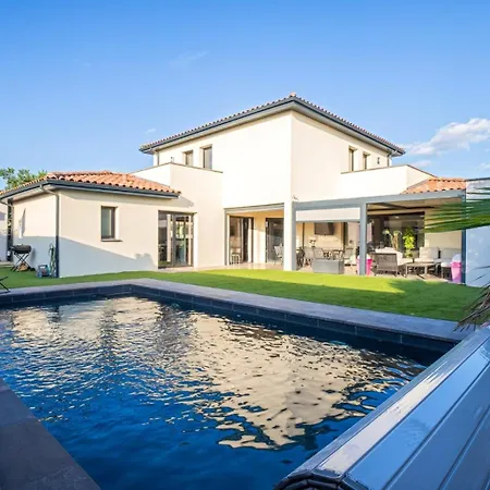 Maison Architecte Avec Salle De Cinema *